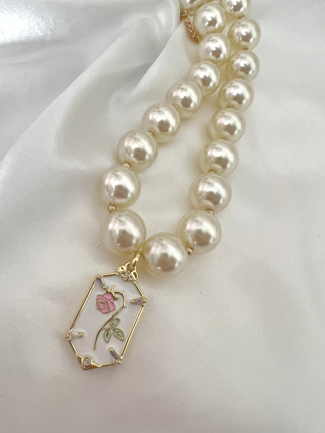 White Pearl Belle Necklace