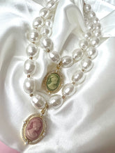 Load image into Gallery viewer, Green Cameo Pearl Necklace
