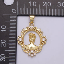 Load image into Gallery viewer, Vintage Queen Pendant Necklace
