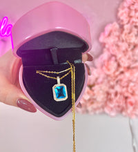 Load image into Gallery viewer, Blue Queen Pendant Necklace
