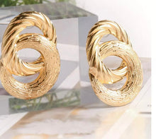 Load image into Gallery viewer, Vintage Vixen Earrings
