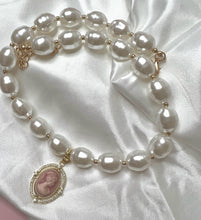 Load image into Gallery viewer, Pink Cameo Pearl Necklace
