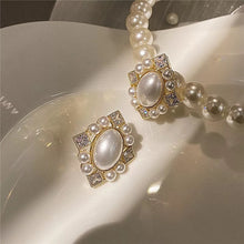 Load image into Gallery viewer, Elegant Vibe Earrings
