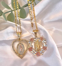 Load image into Gallery viewer, Corazon Pendant Necklace
