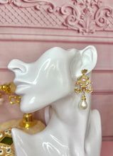 Load image into Gallery viewer, Vintage Bride Earrings
