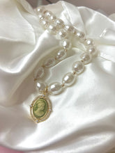 Load image into Gallery viewer, Green Cameo Pearl Necklace

